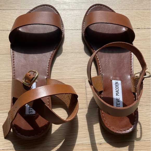 BRAND NEW Steve Madden Tan Leather Sandals - Picture 2 of 3